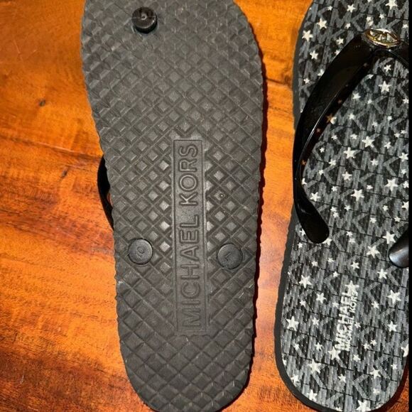 Michael Kors Black and White Women's “Jet Set” Flip Flops Stars sz 10 - Picture 2 of 3